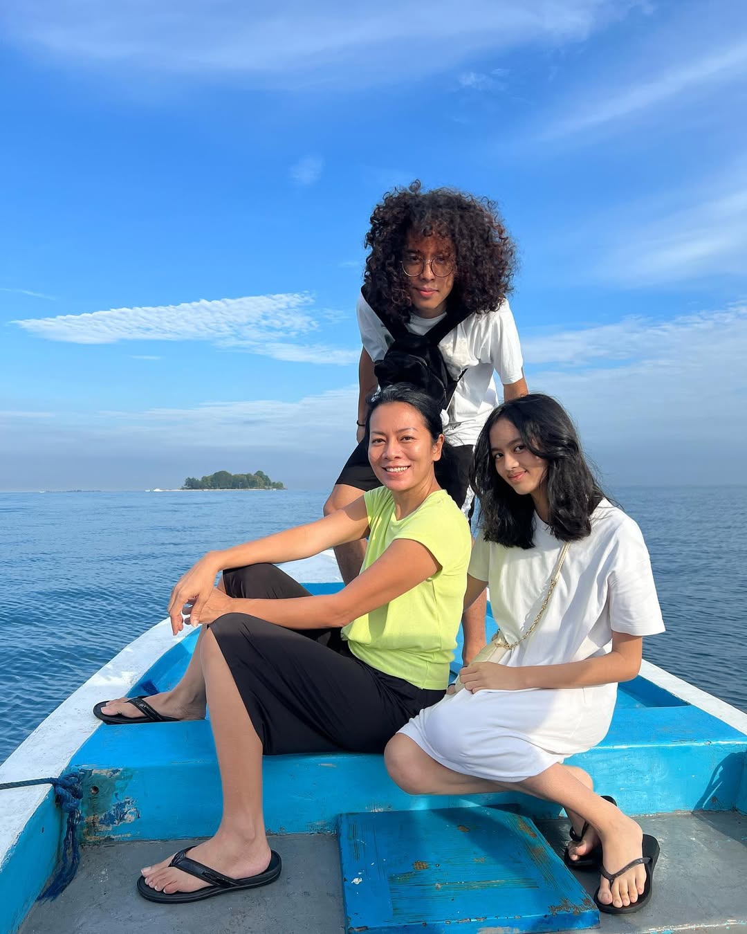 Dee Lestari Keenan Avalokita dan Atisha [instagram]